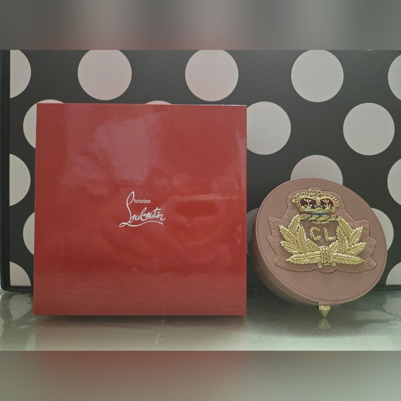 ✨️CL Face Powder Set✨️**PLEASE CHECK PHOTOS FOR SHADE** - Picture 2 of 9